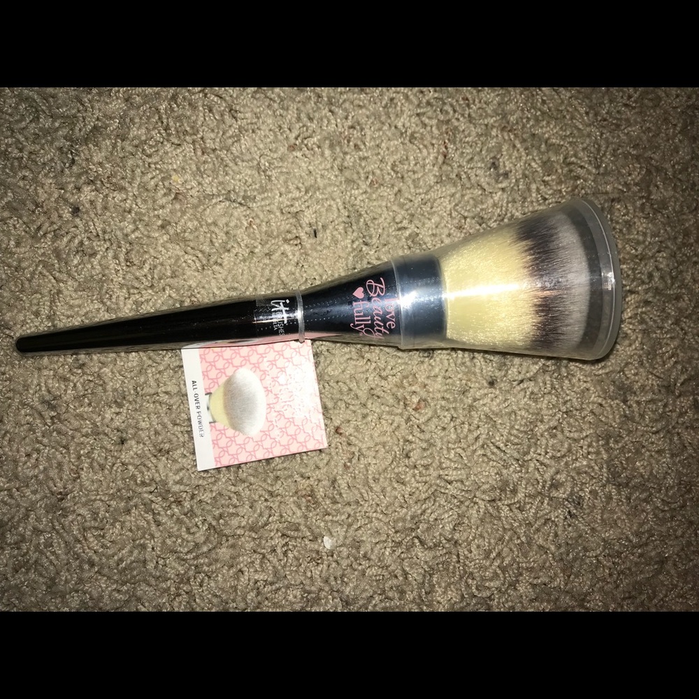 SOLD It cosmetics brush for all over powder